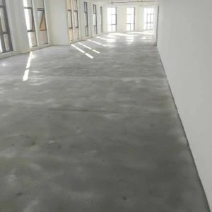 Dikke laag zelfnivellerende cement